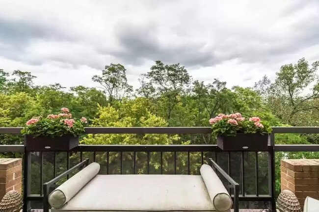 Building Photo - 2111 Wisconsin Ave NW Unit 613