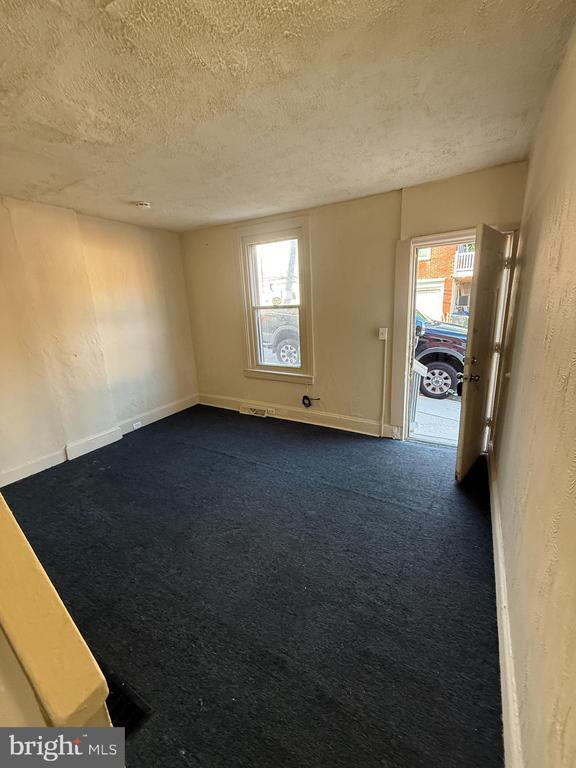 Photo - 427 E Oak St