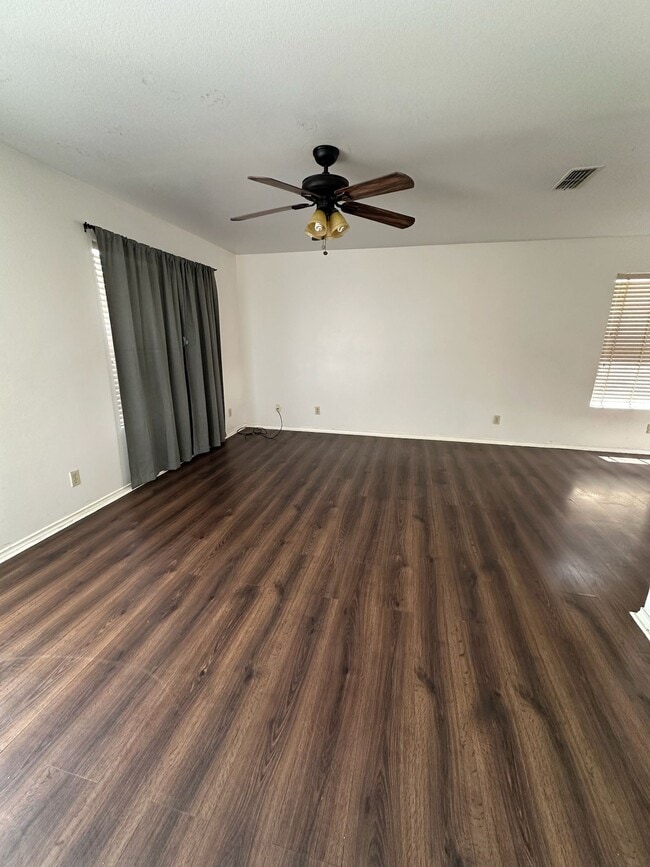 Photo - 3334 Aberdeen Loop