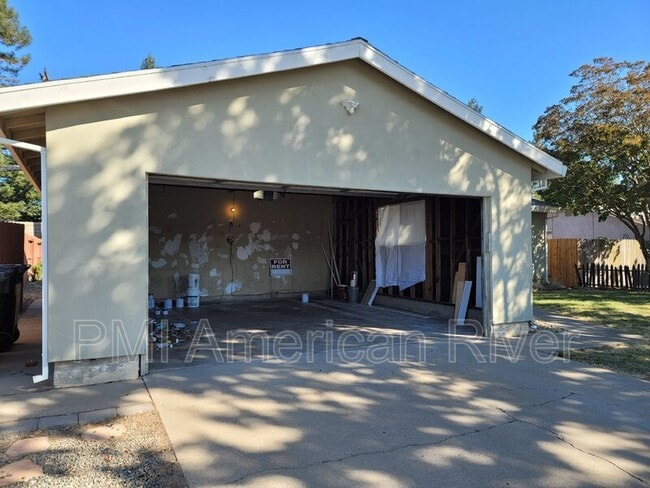 Photo - 2621 Cadjew Ave