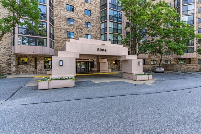 Photo - 1 Bedroom Condo in Building with Amenities!