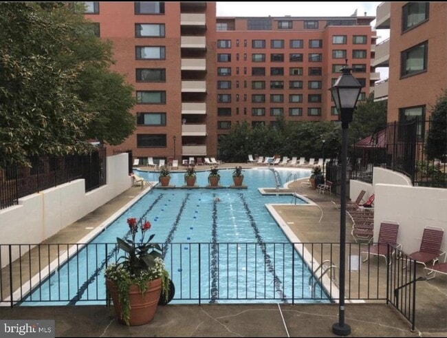 Photo - 1121 Arlington Blvd Unit 327