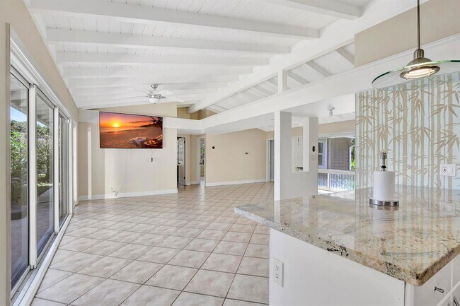 Photo - 1733 SW 5th Ct