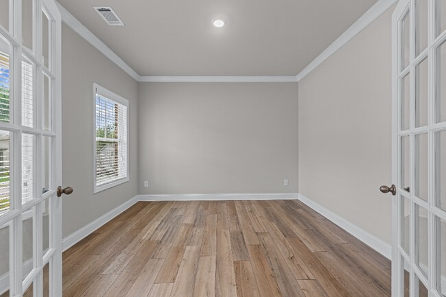 Photo - 239 Ryston Wy