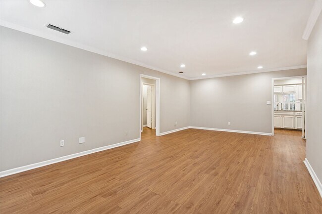 Photo - GROUND-FLOOR 2-BEDROOM ALAMO HEIGHTS CONDOMINIUM