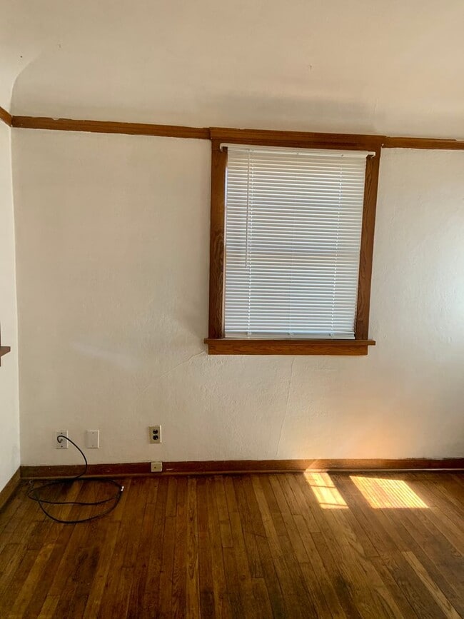 Photo - Charming 2bdrm 1 bath house with garage and fenced yard