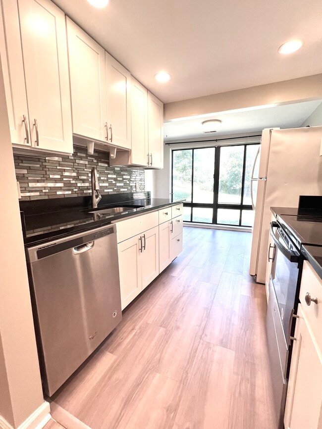 Building Photo - 18141 Chalet Dr Unit 103 Rental