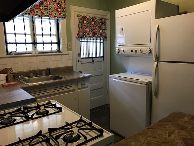 kitchen/washer/dryer - 2289 Monroe Ave Unit 2289