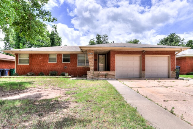 Building Photo - Spacious 3-Bedroom Home with a Fenced Yard...