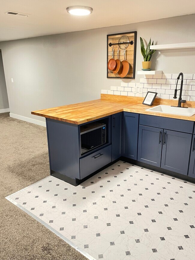Kitchenette - Microwave - 165 W Midway Blvd