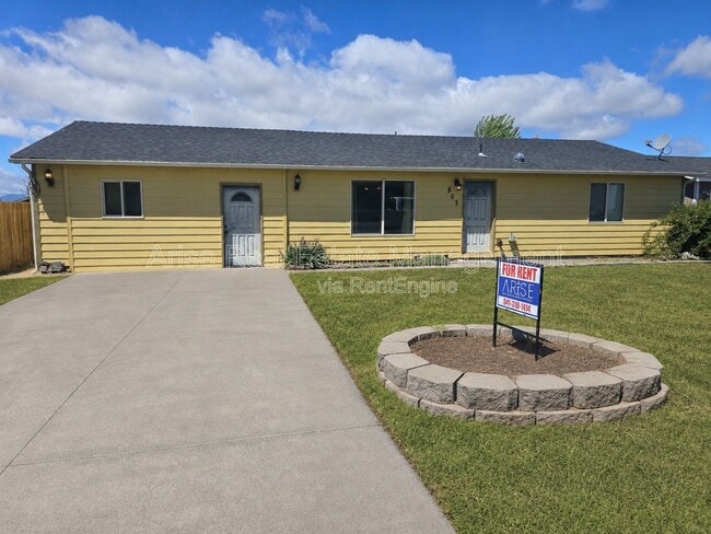 Building Photo - 803 Scenic Loop