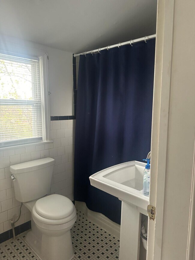 Photo - 4915 Tecumseh St