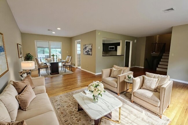 Building Photo - 4 Bedroom 3 Bath Well Kept House in West H...