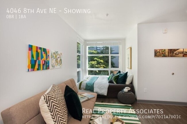 Photo - 4046 8th Ave NE Unit Showing
