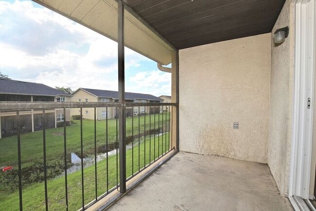 Photo - Modern 2/2 Condo in Hawthorne Village - Or...