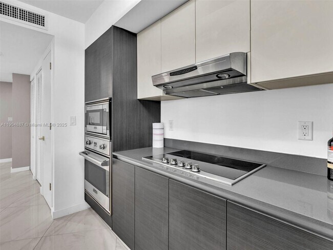 Photo - 9821 E Bay Harbor Dr Unit 302