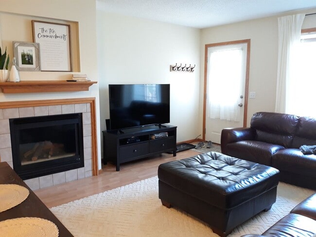 Photo - 2Bed/1.5Bath Townhome- Apple Valley- Available June 1