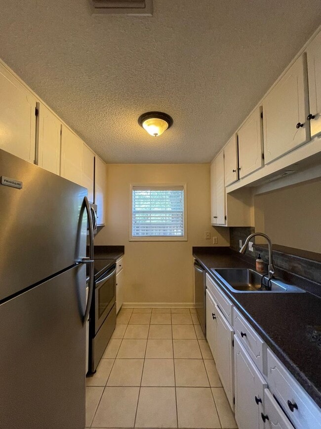 Photo - Foxchase Subdivision! END UNIT CLOSE TO CO...