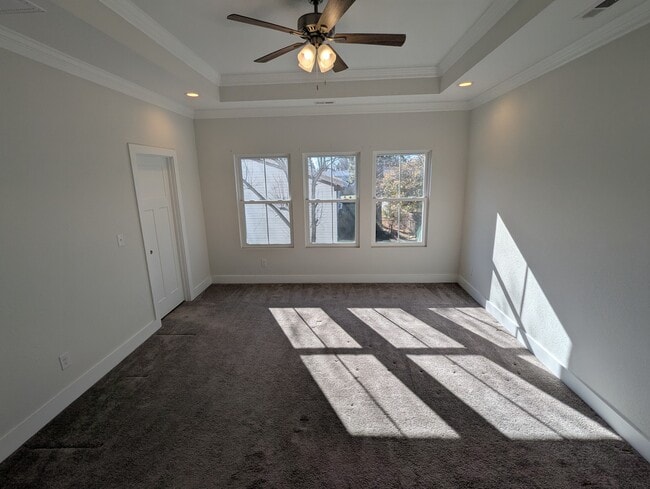 Photo - 729 Guy Ave