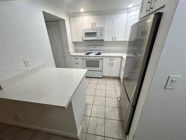 Photo - 815 SW 30th St Unidad J