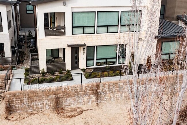 Building Photo - 76 Caballada St