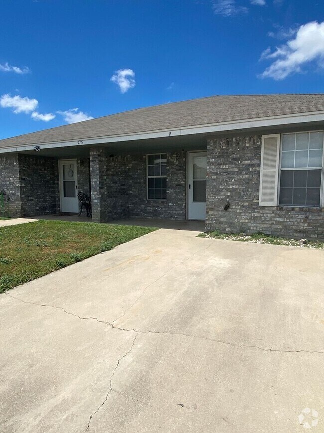 Building Photo - 1713 Windward Dr Unit B Rental