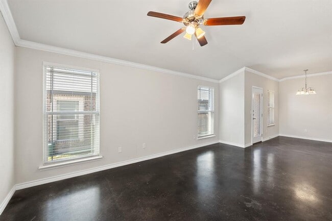 Photo - 917 Ramblewood St