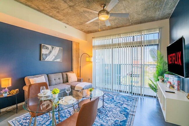 Photo - 810 N 4th St Unidad ID1263080P