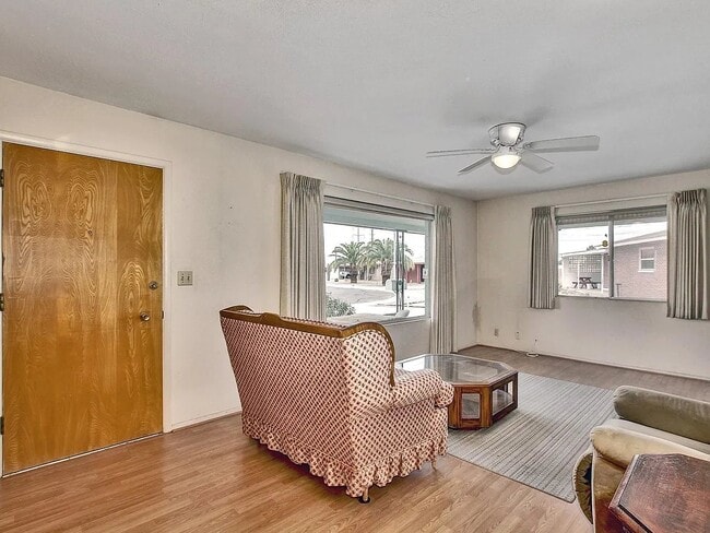 Building Photo - 323 N 55th St