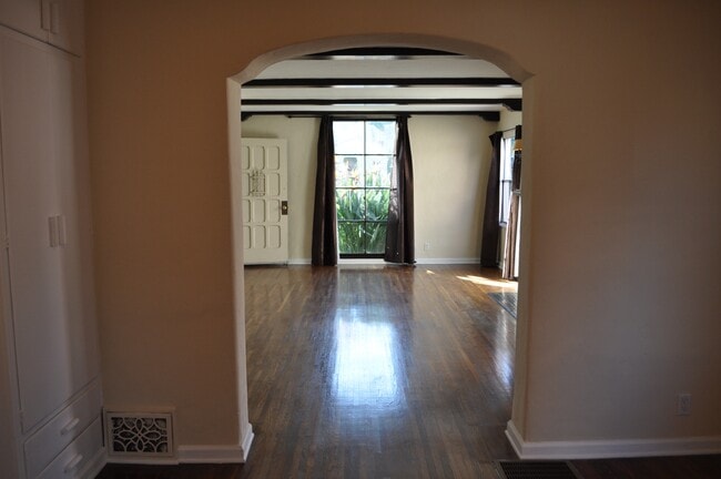 Photo - 1352 Masselin Ave Unidad 1352