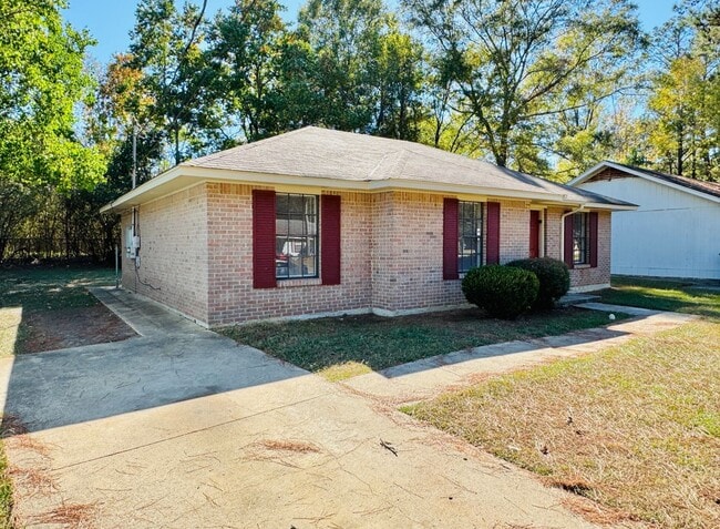 Photo - Classic & Cozy 3 Bedroom / 2 Bathroom Home...