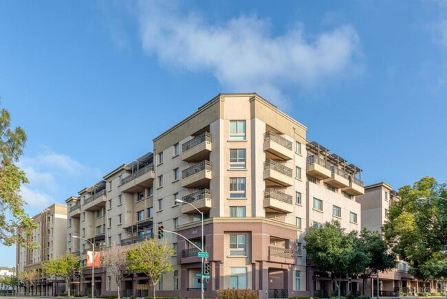 Photo - 931 E Walnut St Unidad 212