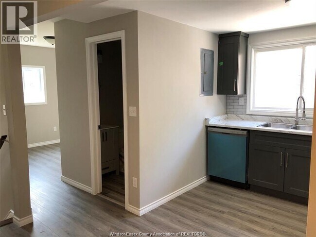 Photo - 567 Hildegarde St