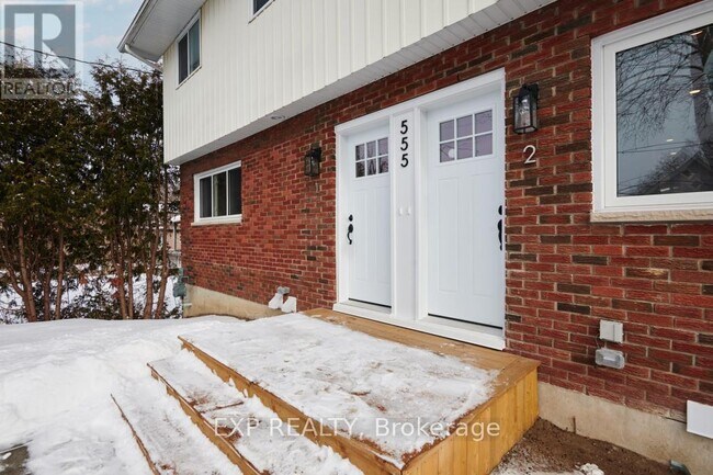 Photo - 555 Churchill Ave N Unité 1