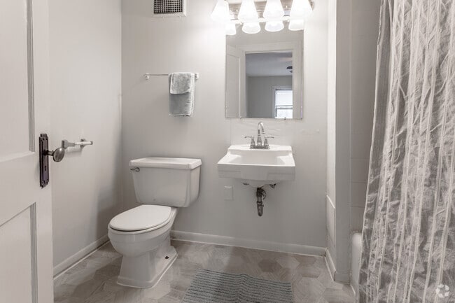 1 habitación, 1 baño, 500 pies cuadrados, baño