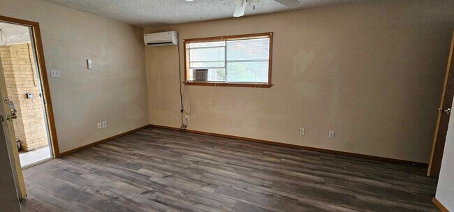 Photo - 901 W.  14th Unit 901 -A W 14th Street (658)