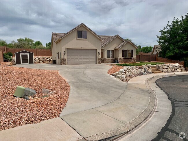 Building Photo - Pet-Friendly Four Bedroom Home with RV par...