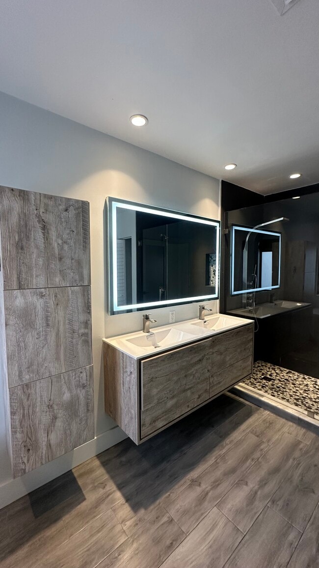 Photo - 11015 Tanya St