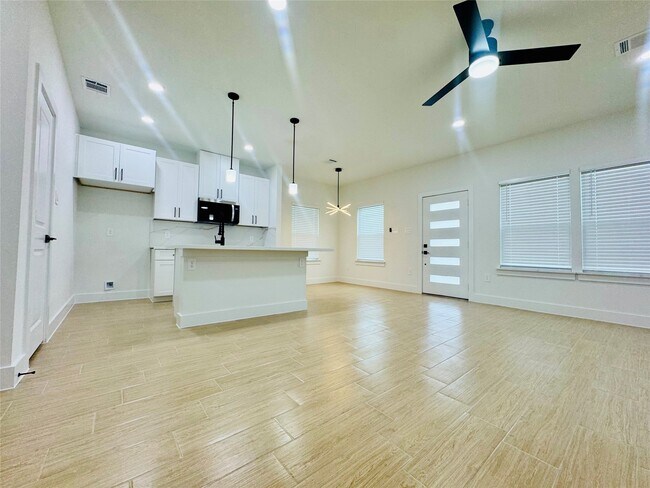 Building Photo - 5710 Delmack St