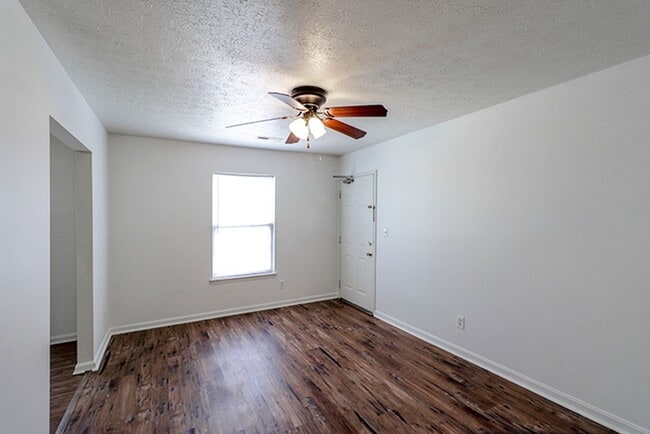 Photo - 8506 Standing Oak Dr Unidad 2