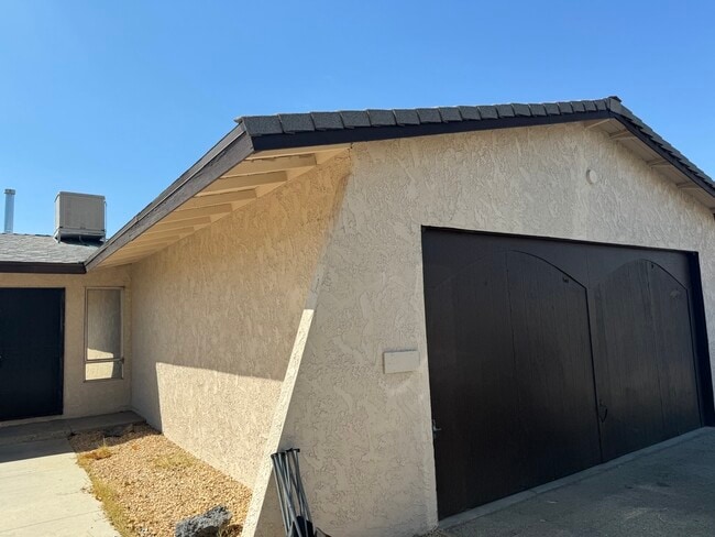 Building Photo - 1100 Bryce Ln