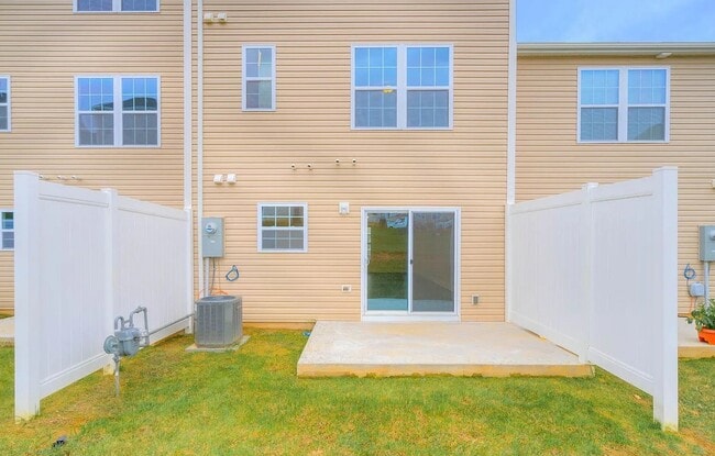 Photo - 645 Twisted Oak Dr NW