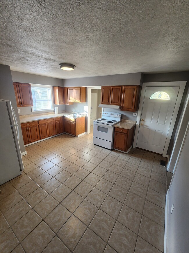 Building Photo - 445 W Carpenter St Unit 1