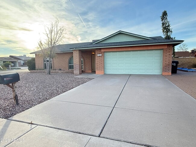 Photo - 720 W Vaughn St