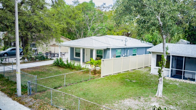 ALL FENCED AROUND - 325 11th Ave E