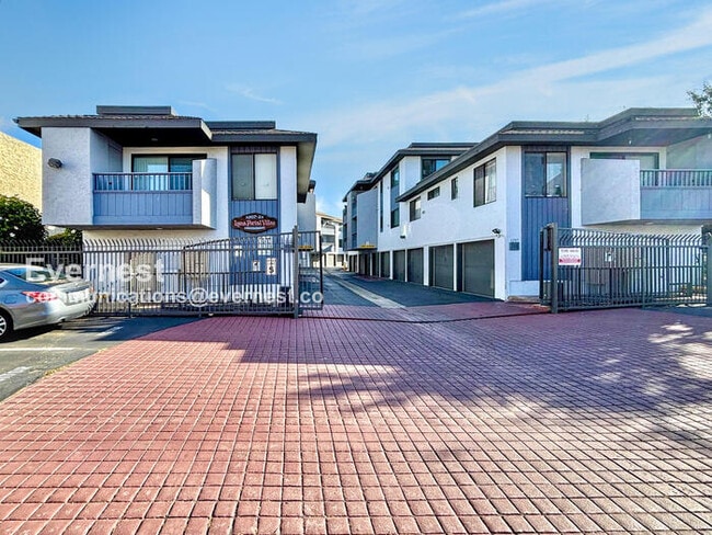 Building Photo - 3215 Midway Dr Rental