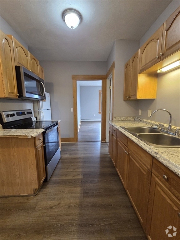 Building Photo - 39 Blossom St Unit 3R Rental