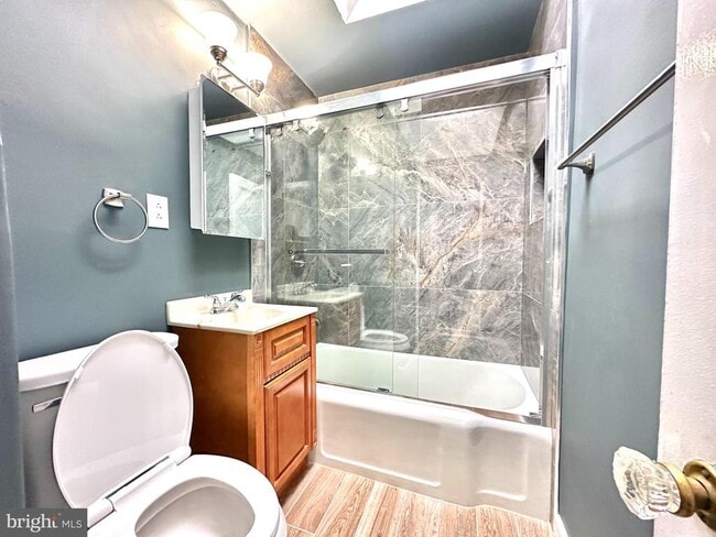 Photo - 1517 E Walnut Ln