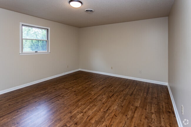 2 BR, 2 BA - 1,300SF