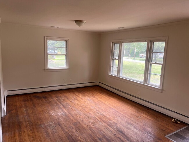 Photo - 3 Bedroom Rancher on Spacious Lot